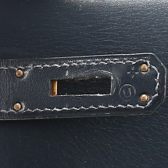 Hermès  Kelly 35 cm handbag  in blue box leather - Detail D4
