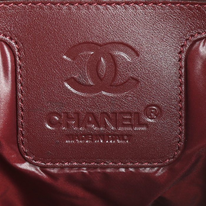 Bolso para llevar al hombro o en la mano Chanel Coco Cocoon en lona acolchada negra y cuero negro - Detail D3