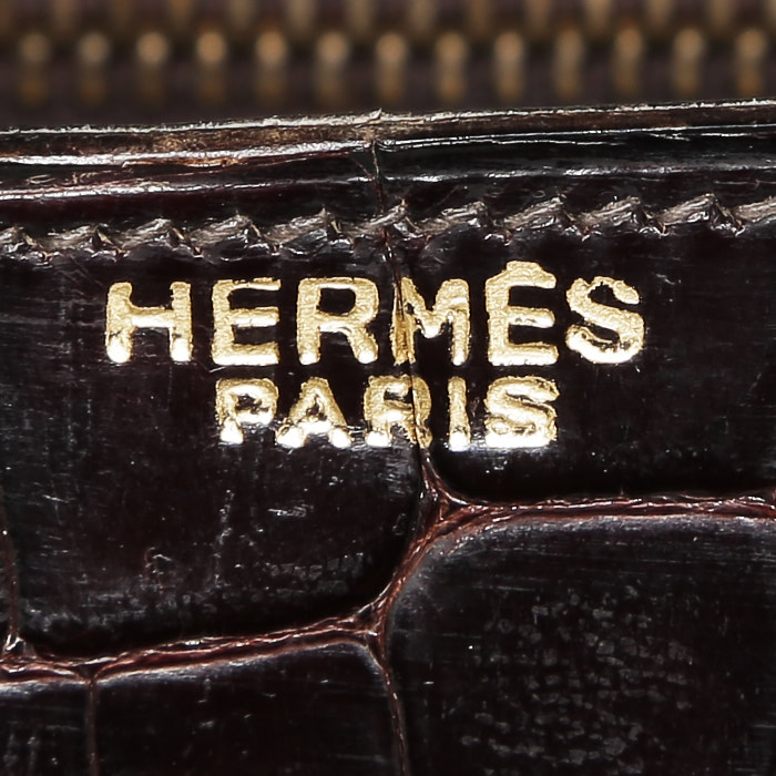 Bolso de mano Hermès  Constance en cocodrilo marrón - Detail D4