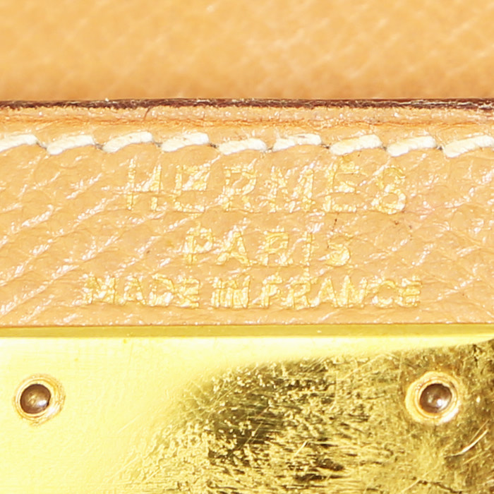 Borsa Hermès  Kelly 28 cm in pelle Courchevel gold - Detail D4