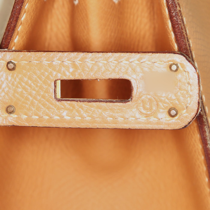 Borsa Hermès  Kelly 28 cm in pelle Courchevel gold - Detail D5