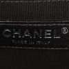 Bolso bandolera Chanel  Boy modelo grande  en cuero acolchado negro - Detail D4 thumbnail
