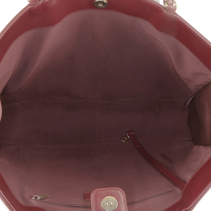 Sac cabas Chanel  Grand Shopping en cuir vieilli rouge - Detail D2