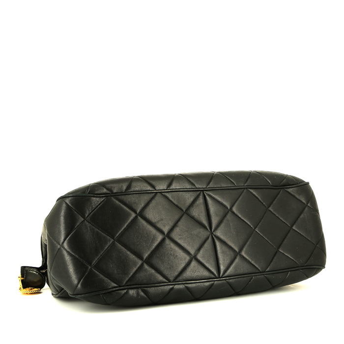 Chanel  Vintage shopping bag  in black quilted leather - Detail D4
