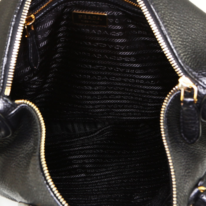 Prada   shoulder bag  in black grained leather - Detail D3
