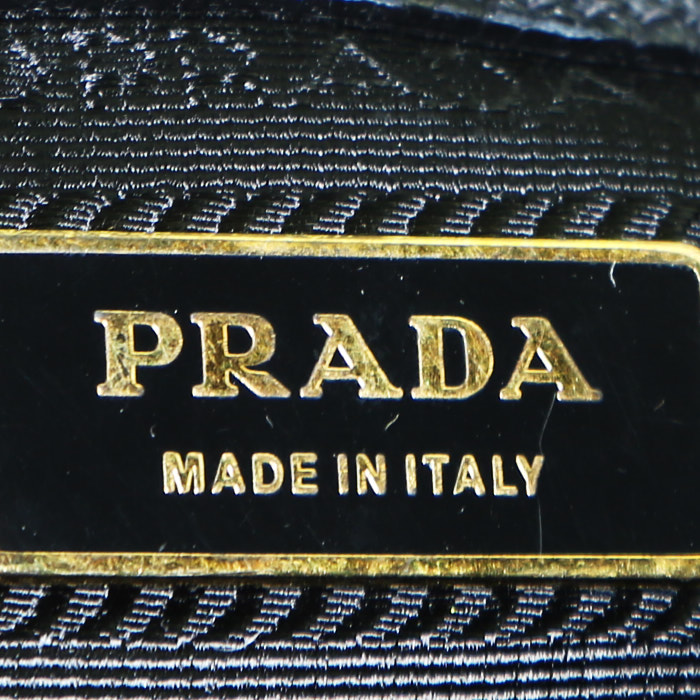 Sac bandoulière Prada   en cuir grainé noir - Detail D4