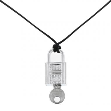 Hermès Kelly pendant in white gold and diamonds
