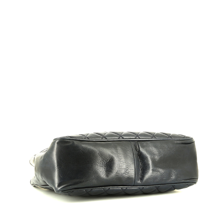 Chanel  Vintage shopping bag  in navy blue quilted leather - Detail D4
