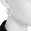 Paire de boucles d'oreilles Cartier  en or blanc et diamants - Detail D1 thumbnail