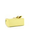 Bolso bandolera Celine  16 en cuero amarillo - Detail D5 thumbnail