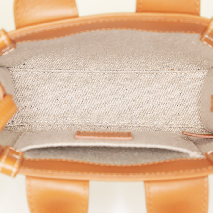 Bolso bandolera Chloé  Woody mini  en cuero color oro - Detail D2