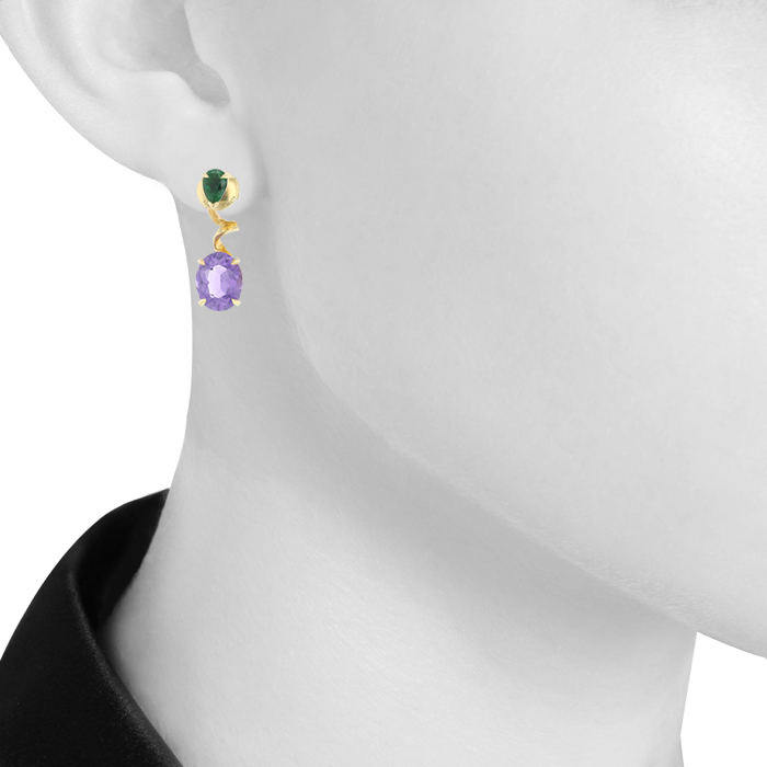 Paire de boucles d'oreilles asymétriques Dior Diorama Précieuse en or jaune, améthyste et émeraudes