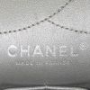 Chanel   handbag  in silver quilted leather - Detail D4 thumbnail