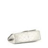Sac à main Chanel 2.55 maxi jumbo en cuir matelassé argenté - Detail D5 thumbnail