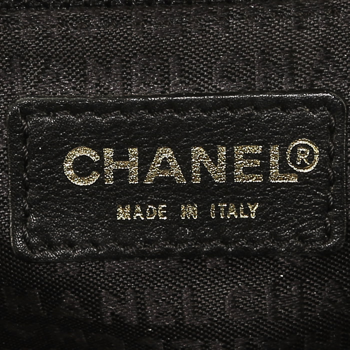 Chanel  Vintage shopping bag  in black leather - Detail D3