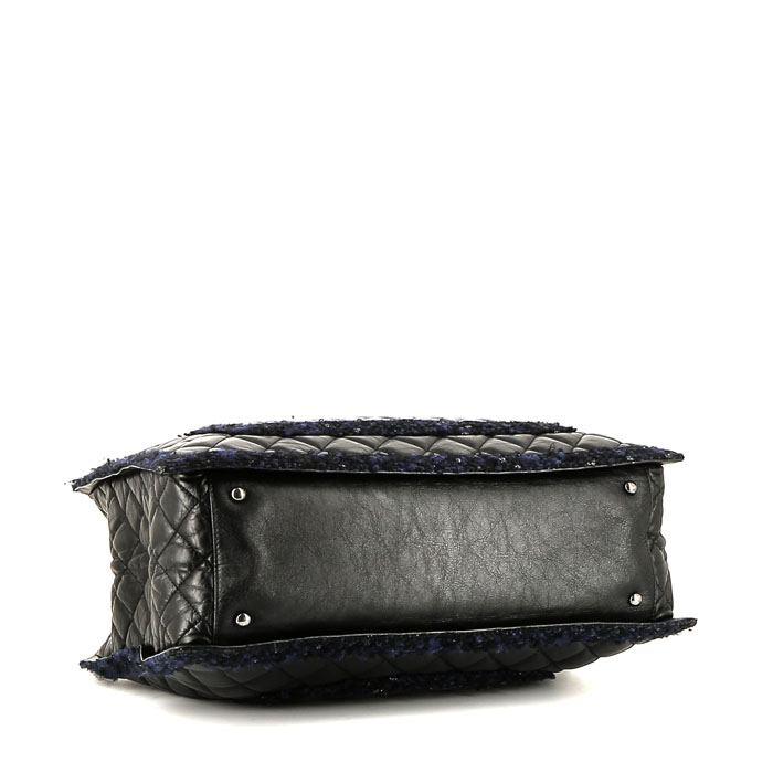 Chanel  Grand Shopping shopping bag  in black quilted leather  and blue tweed - Detail D4