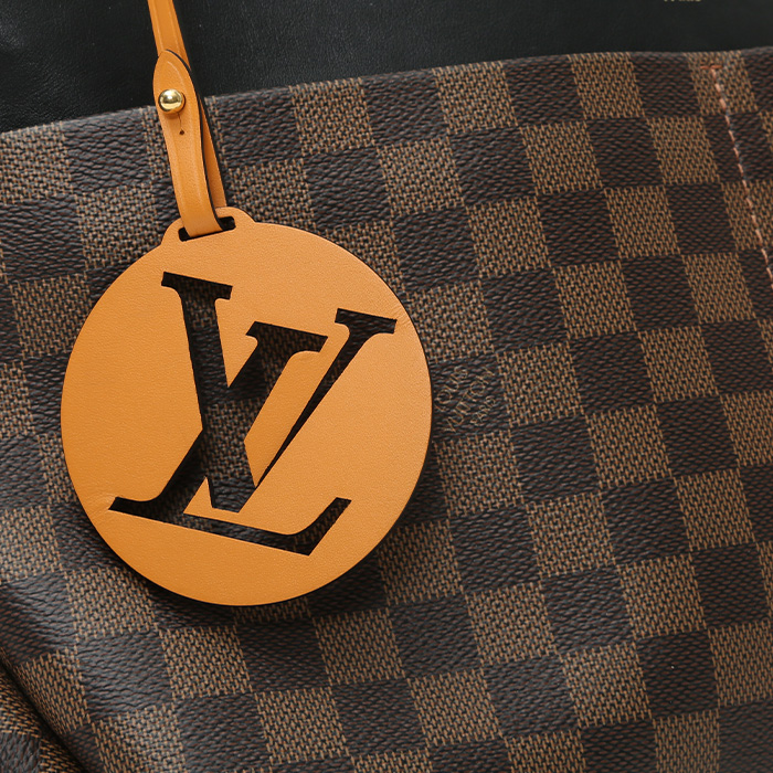 Sac cabas Louis Vuitton  Maida Hobo en toile damier ébène et cuir noir - Detail D1