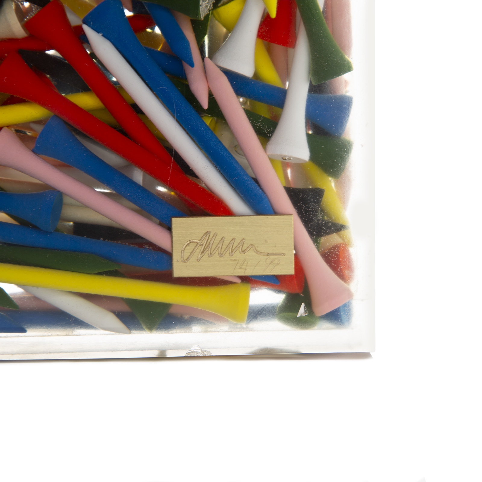 Arman, "Tees", Sculpture, accumulation de tees de golf, résine et plexiglas, signée et numérotée, de 2003
