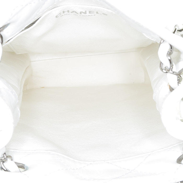 Chanel  Vintage shopping bag  in black and white leather - Detail D3