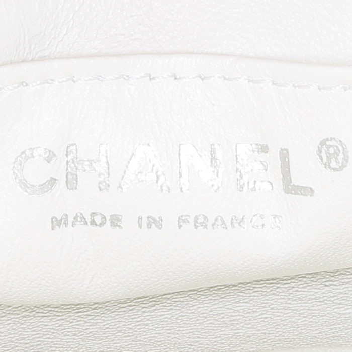 Chanel  Vintage shopping bag  in black and white leather - Detail D4