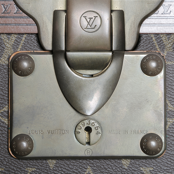 Louis Vuitton  Wardrobe trunk  monogram canvas  and brown lozine (vulcanised fibre) - Detail D2