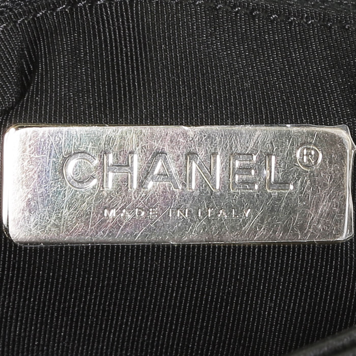 Sac à main Chanel   en cuir noir - Detail D4