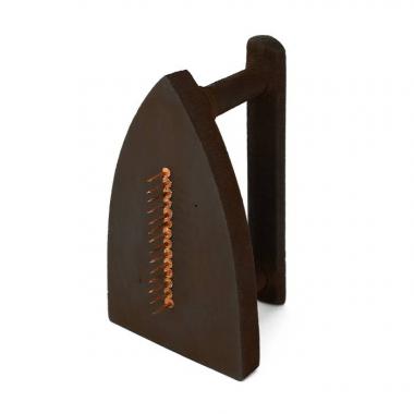 Man Ray, “Cadeau”, sculpture en bronze et clous, signée et numérotée, de 1921/1974