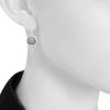 Paire de boucles d'oreilles semi-articulée Poiray Indrani en or blanc, labradorite et diamants - Detail D1 thumbnail