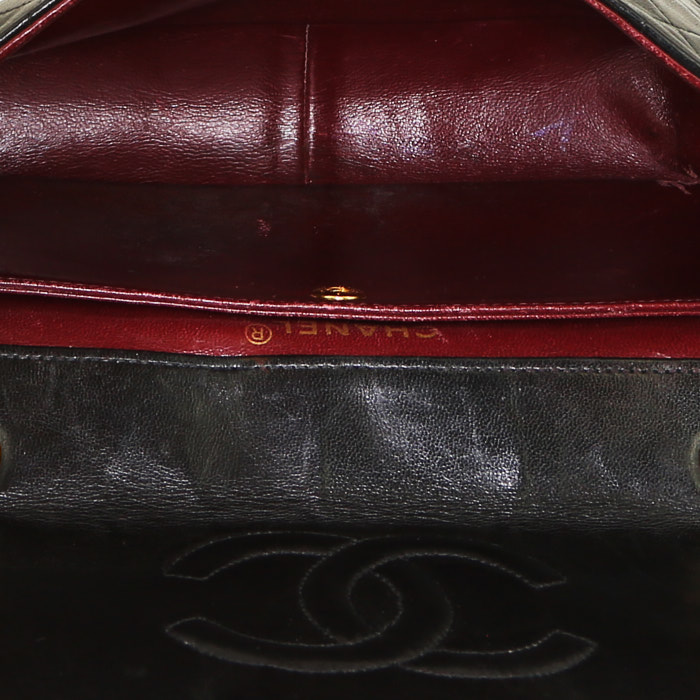 Sac à main Chanel  Vintage en cuir matelassé noir - Detail D3