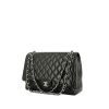Chanel  Timeless Maxi Jumbo shoulder bag  in black quilted leather - 00pp thumbnail
