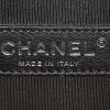 Chanel  Boy large model  shoulder bag  in black quilted leather - Detail D4 thumbnail