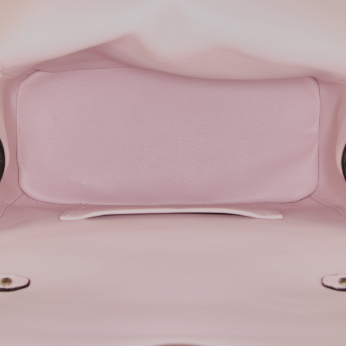 Bolso bandolera Dior  Be Dior en cuero granulado plateado - Detail D3