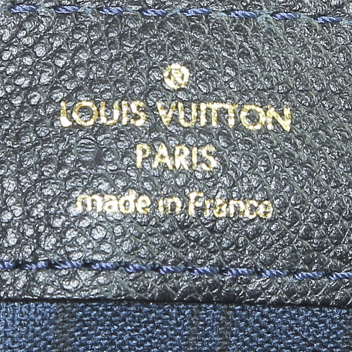 Pochette Louis Vuitton   en cuir monogram empreinte bleu-marine - Detail D3