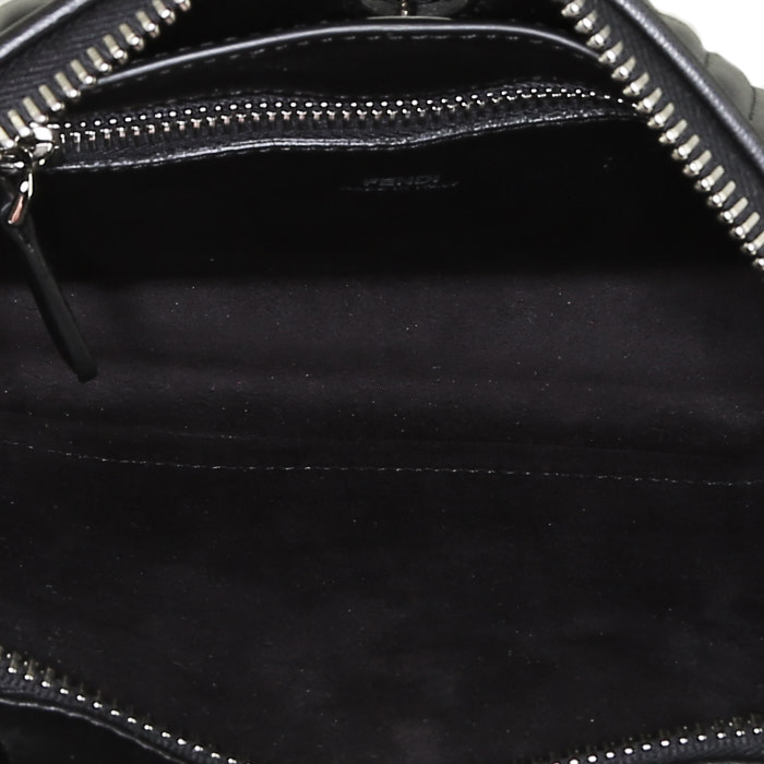 Fendi  Dotcom shoulder bag  in black leather - Detail D3