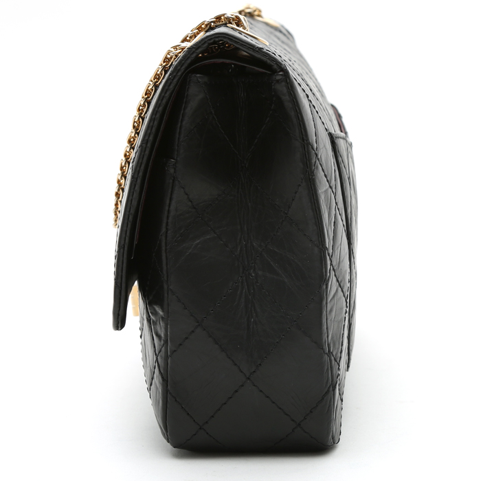 Sac bandoulière Chanel  Chanel 2.55 Maxi en cuir matelassé noir - Detail D6