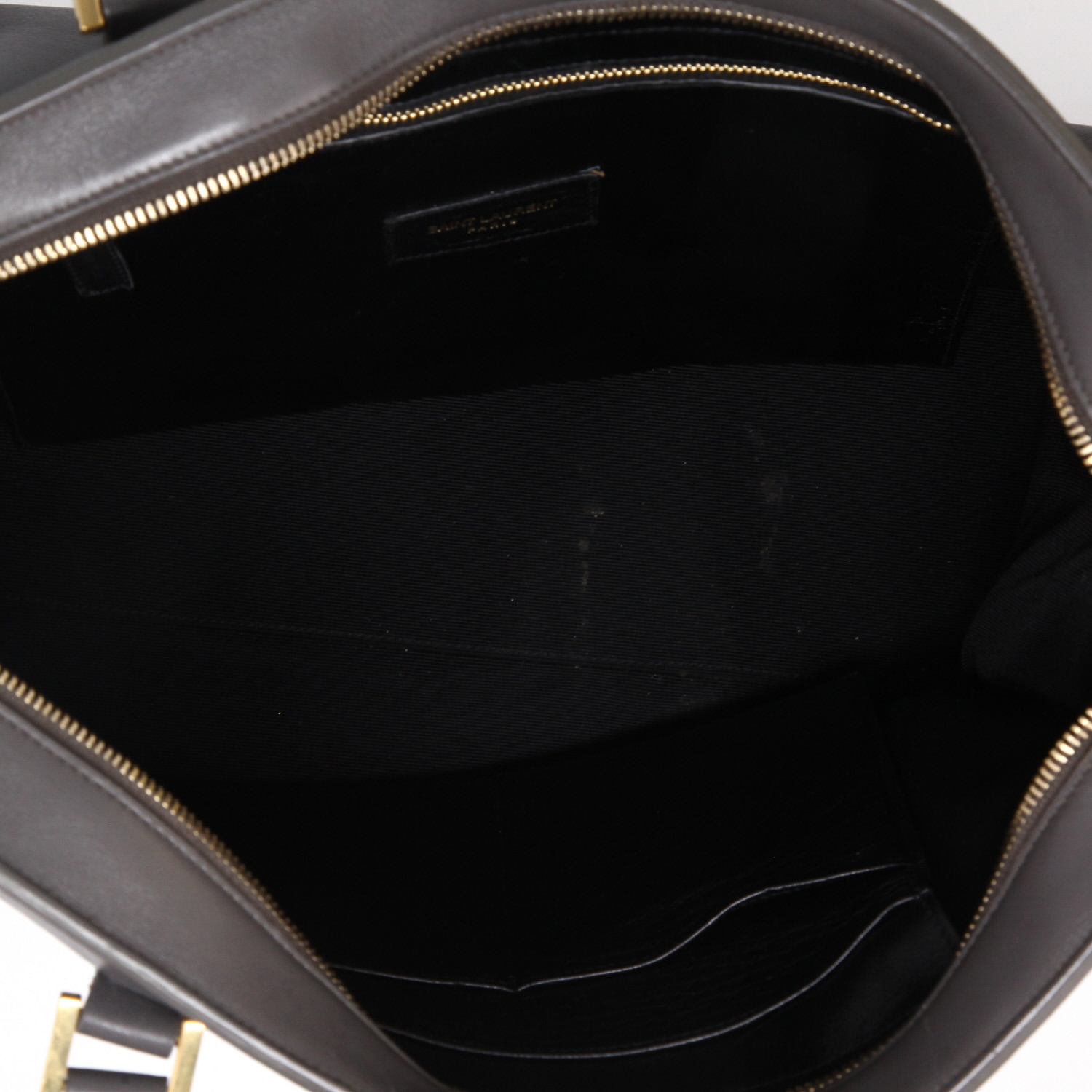 Bolso de mano Saint Laurent  Chyc en cuero gris - Detail D3