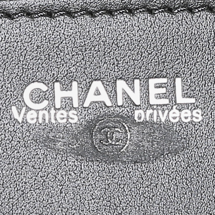 Chanel  Wallet on Chain shoulder bag  in black chevron quilted leather - Detail D3