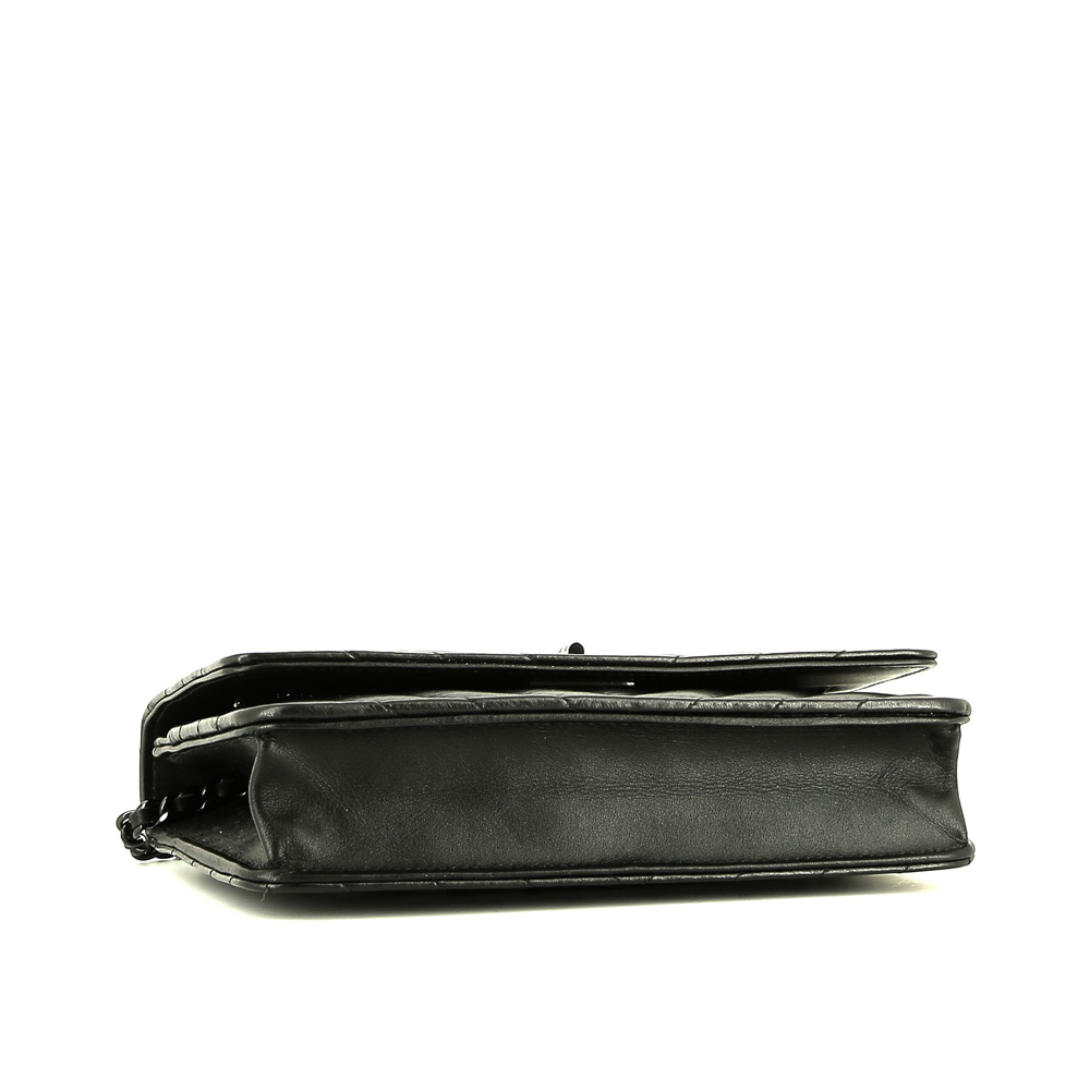 Sac bandoulière Chanel  Wallet on Chain So Black en cuir matelassé chevrons noir - Detail D4