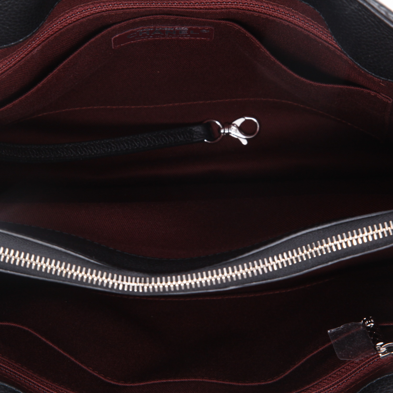 Bolso Cabás Chanel Executive en cuero granulado negro - Detail D8