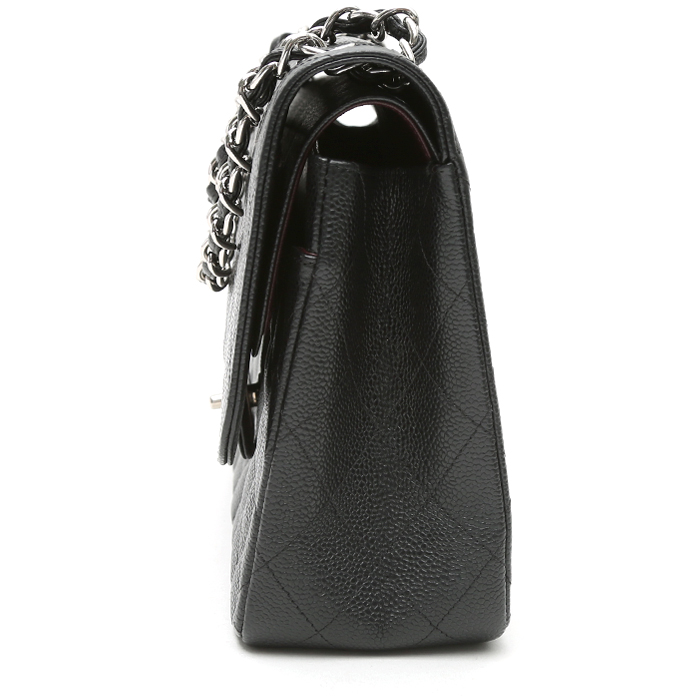 Sac bandoulière Chanel Timeless Jumbo en cuir grainé matelassé noir - Detail D6