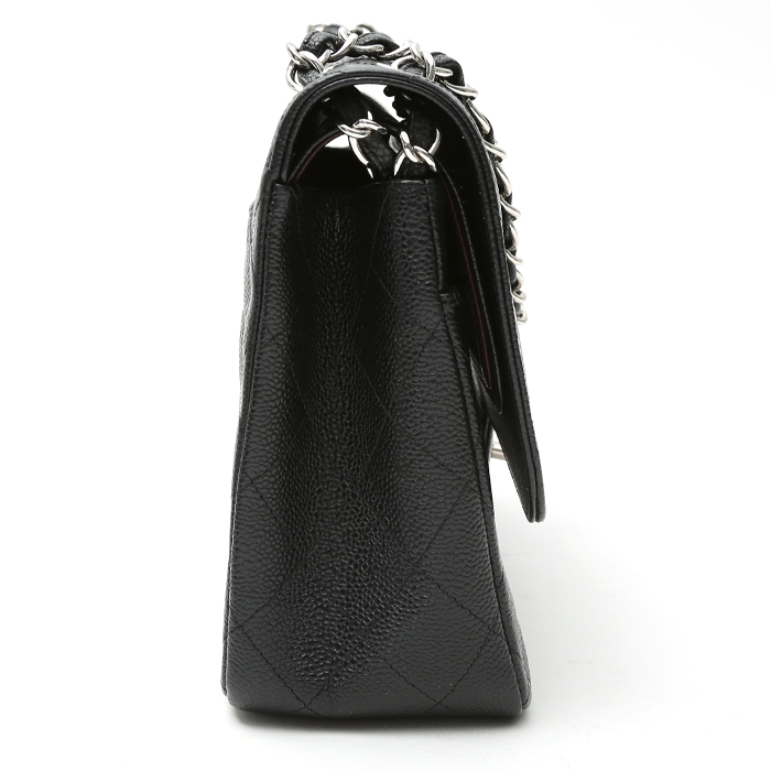 Sac bandoulière Chanel Timeless Jumbo en cuir grainé matelassé noir - Detail D7