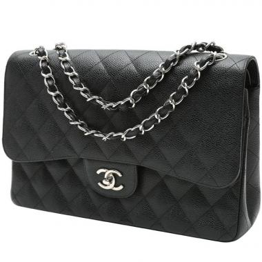 Chanel  Timeless Jumbo shoulder bag  in black quilted grained leather