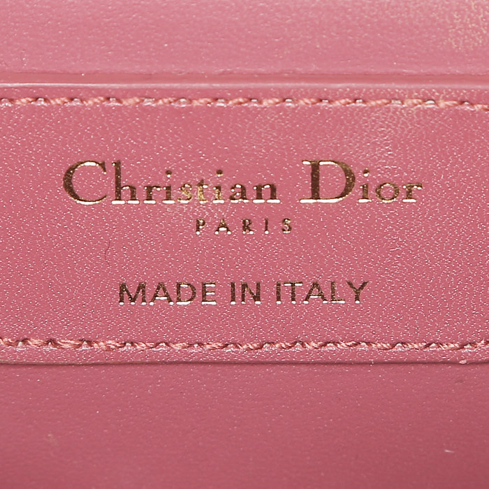 Sac bandoulière Dior  30 Montaigne en cuir grainé rose - Detail D4