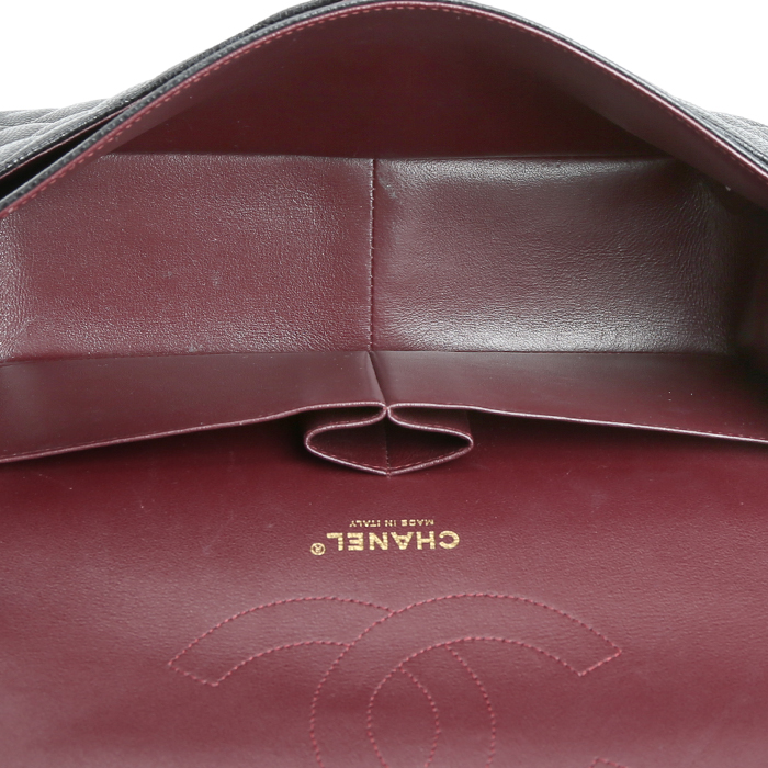 Bolso bandolera Chanel  Timeless Jumbo en cuero granulado acolchado negro - Detail D3