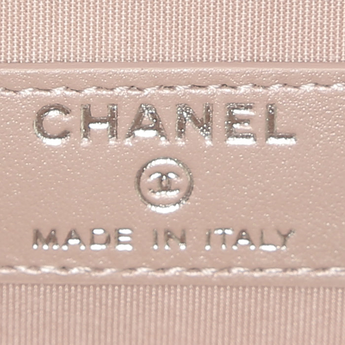 Minaudière Chanel  Round on Earth en cuir matelassé rose - Detail D3