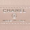 Chanel  Round on Earth clutch  in pink quilted leather - Detail D3 thumbnail