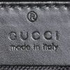Bolso bandolera Gucci  Suprême GG en lona Monogram gris y cuero negro - Detail D3 thumbnail