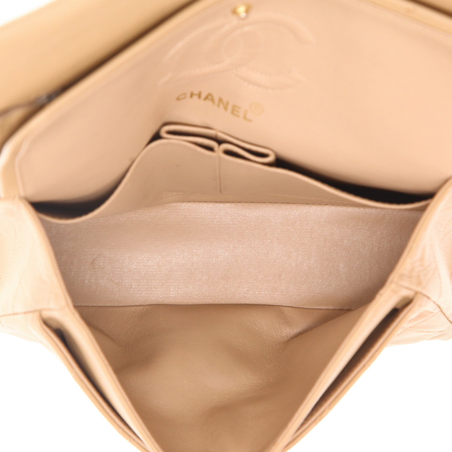 Chanel  Timeless Petit shoulder bag  in beige quilted leather - Detail D3