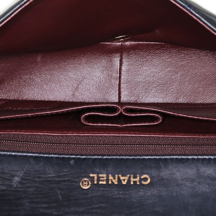 Sac bandoulière Chanel  Mademoiselle en cuir matelassé bleu-marine - Detail D2