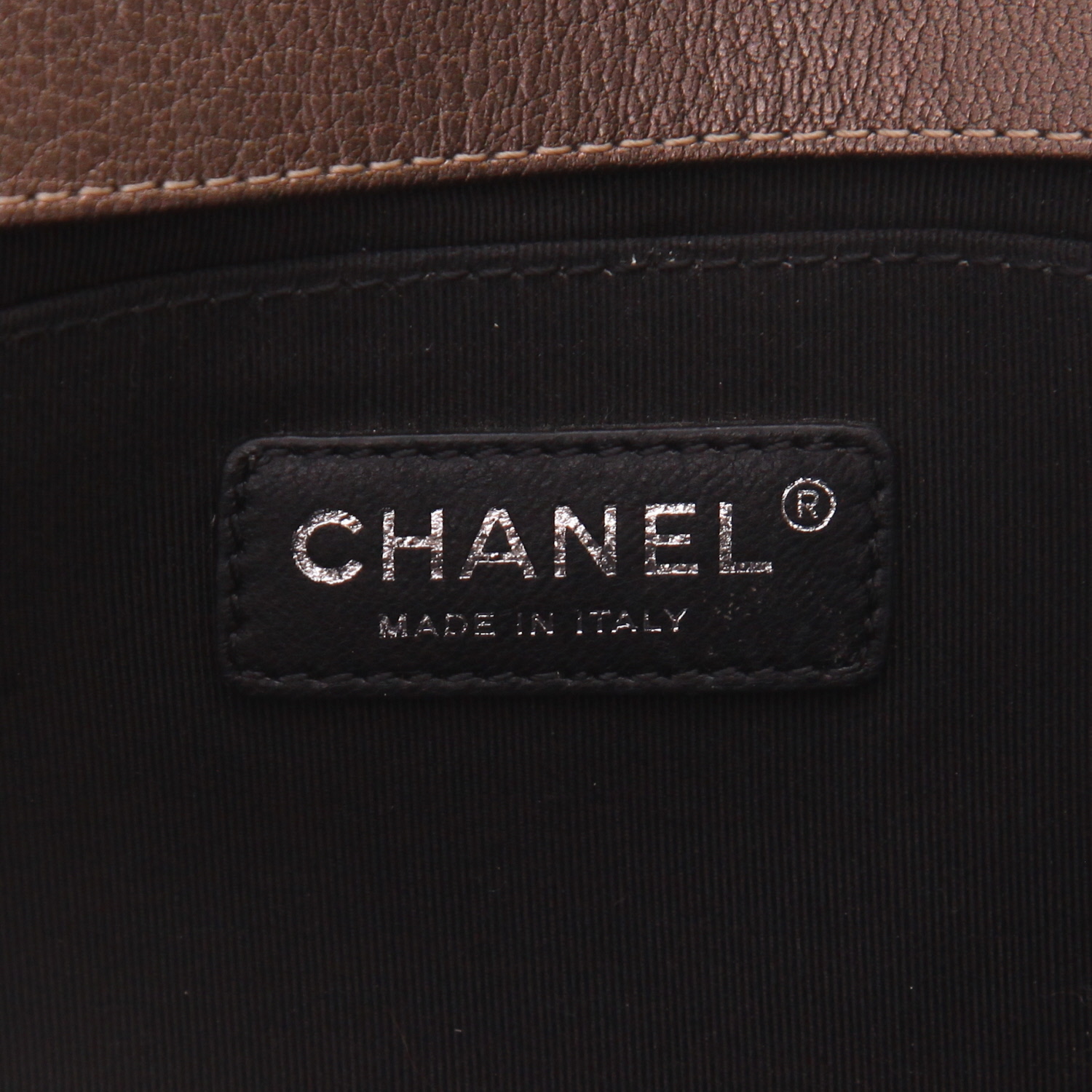 Chanel  Boy shoulder bag  in golden brown quilted leather - Detail D2